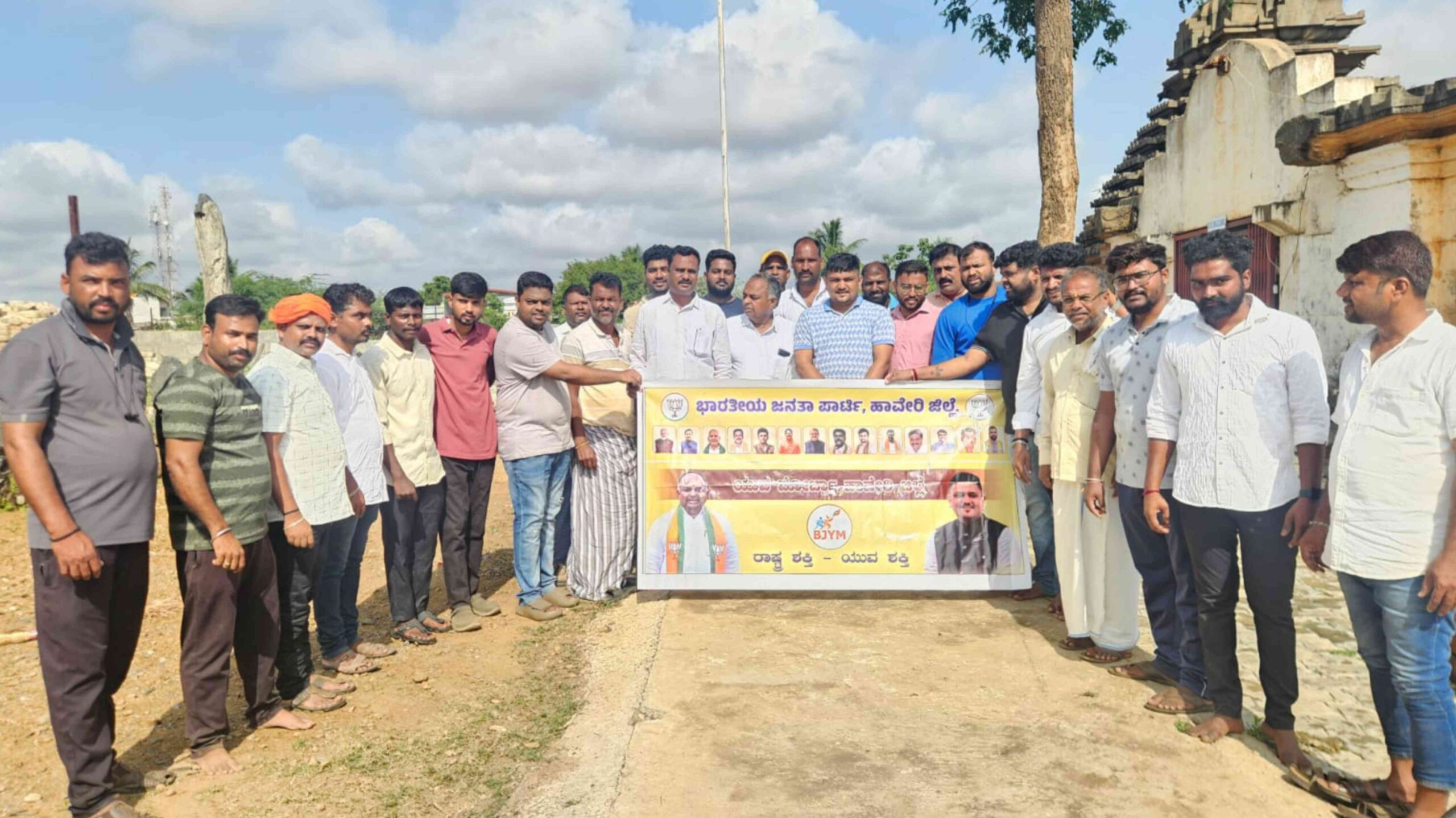 kajari kalmeshwara temple cleaning programm by bjym haveri team scaled
